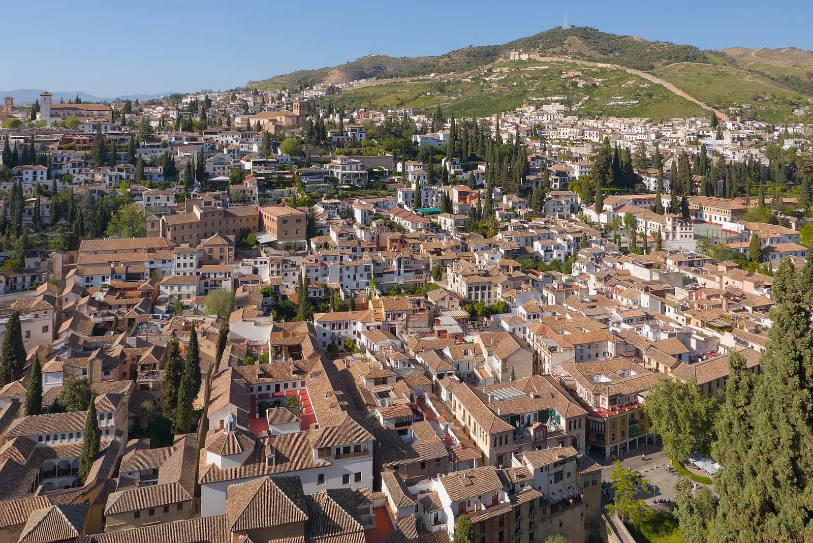 Elhamra'dan Granada şehrine ve Albaicín mahallesine bakış
