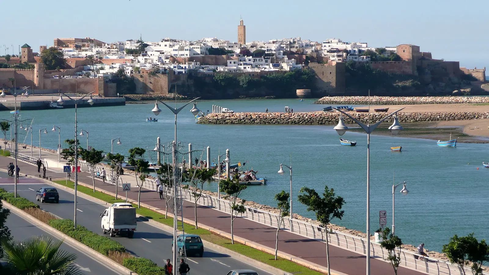 Rabat'ta Udaya Kasbahı'nın surları ve Bû Regrâg nehri kıyısı