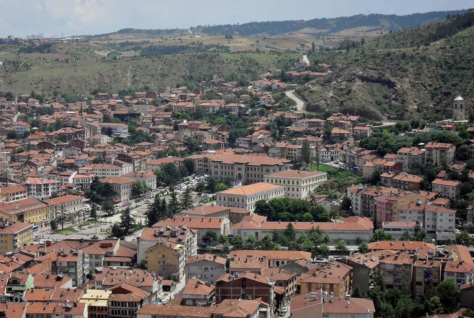 Kastamonu Kalesi'nden Cumhuriyet Meydanı ve şehir merkezinin görünümü