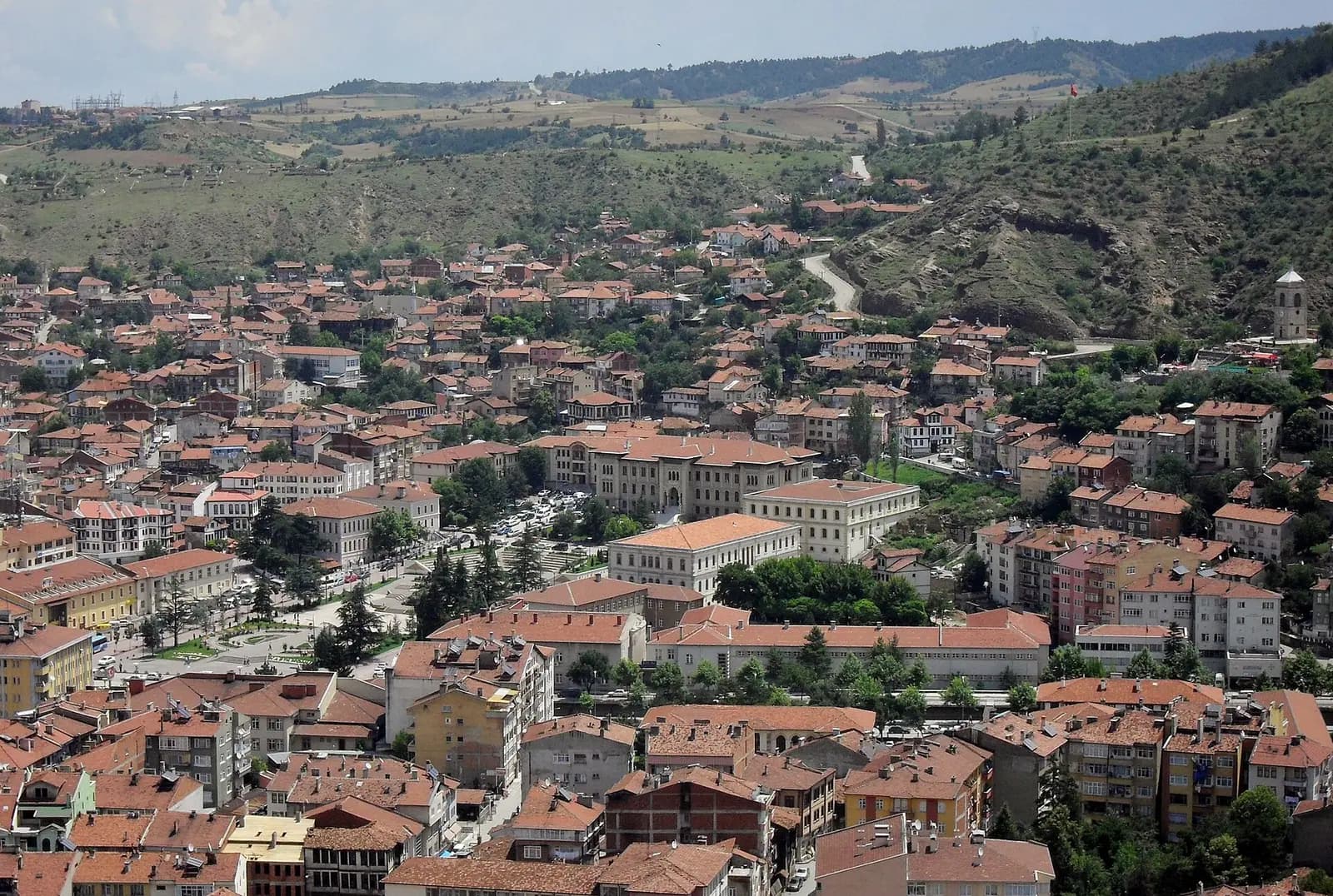 Kastamonu Kalesi'nden Cumhuriyet Meydanı ve şehir merkezinin görünümü
