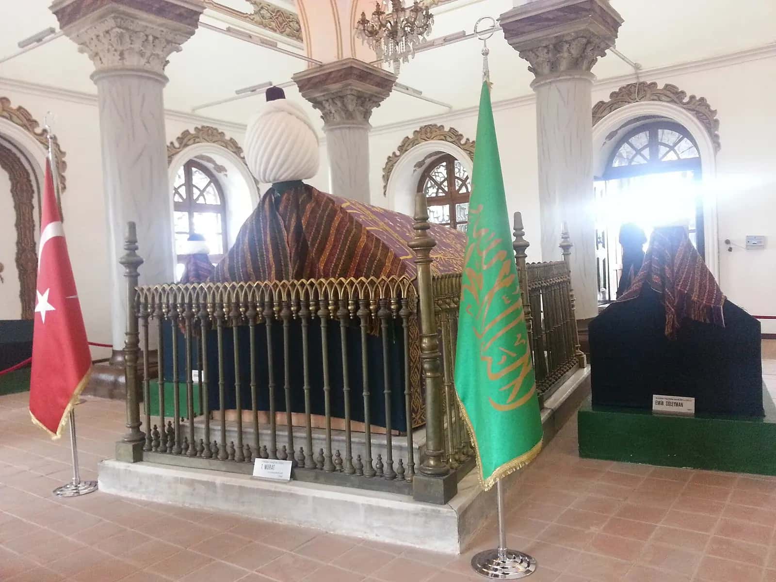 Çekirge'deki Hüdavendigâr (I. Murad) Türbesi'nin dış görünümü.
