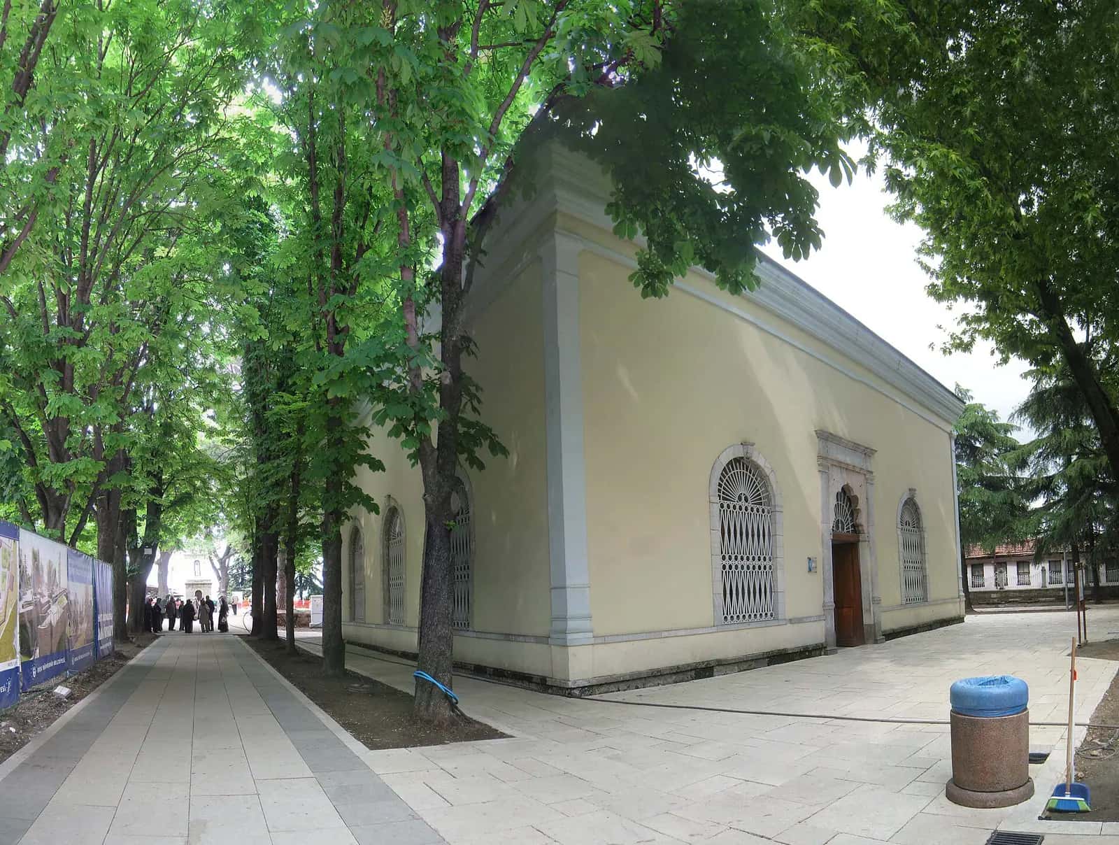 Bursa Tophane'deki Orhan Gazi Türbesi'nin kubbeli yapısı.