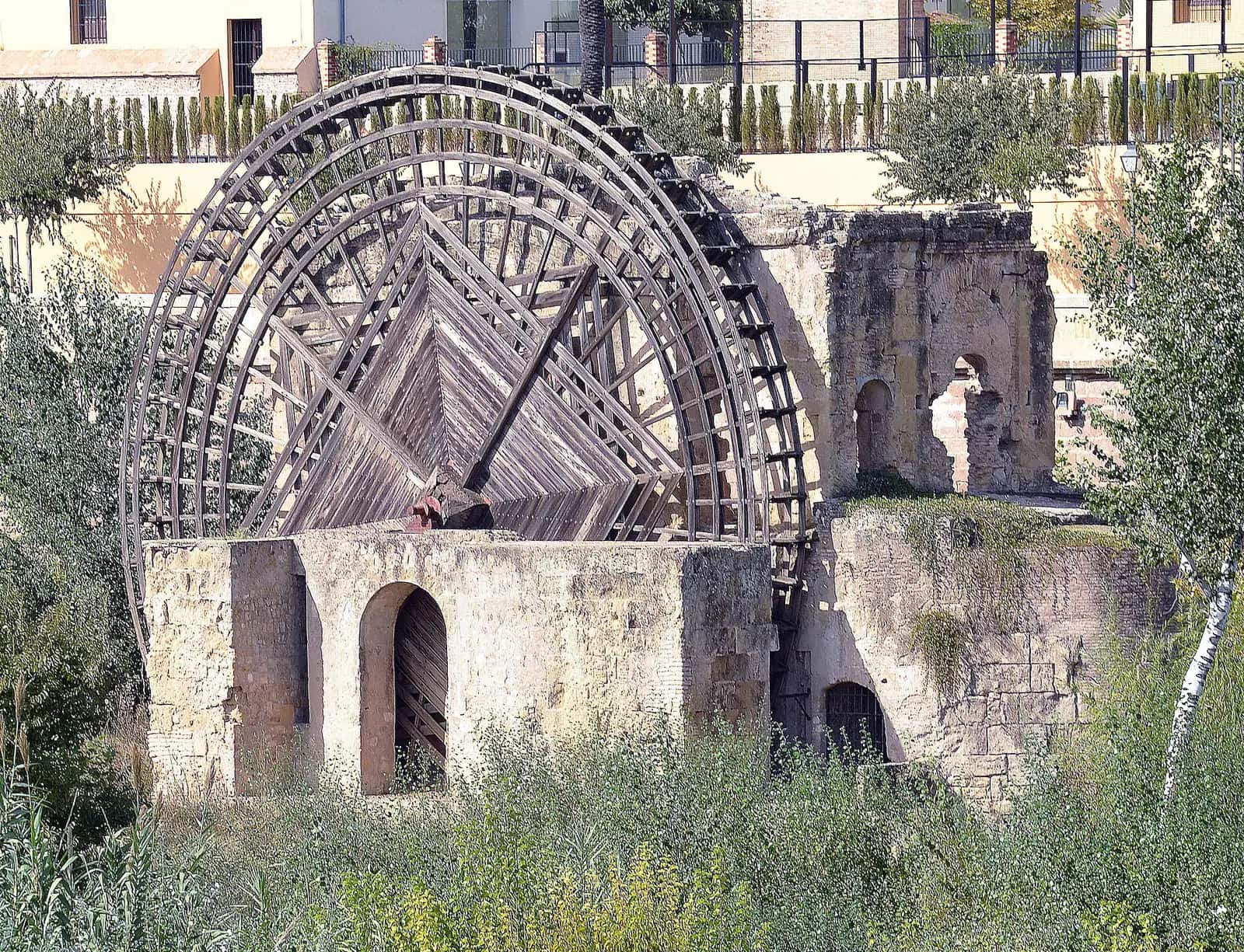 Guadalquivir nehri üzerinde Albolafia su dolabı ve değirmen yapısı