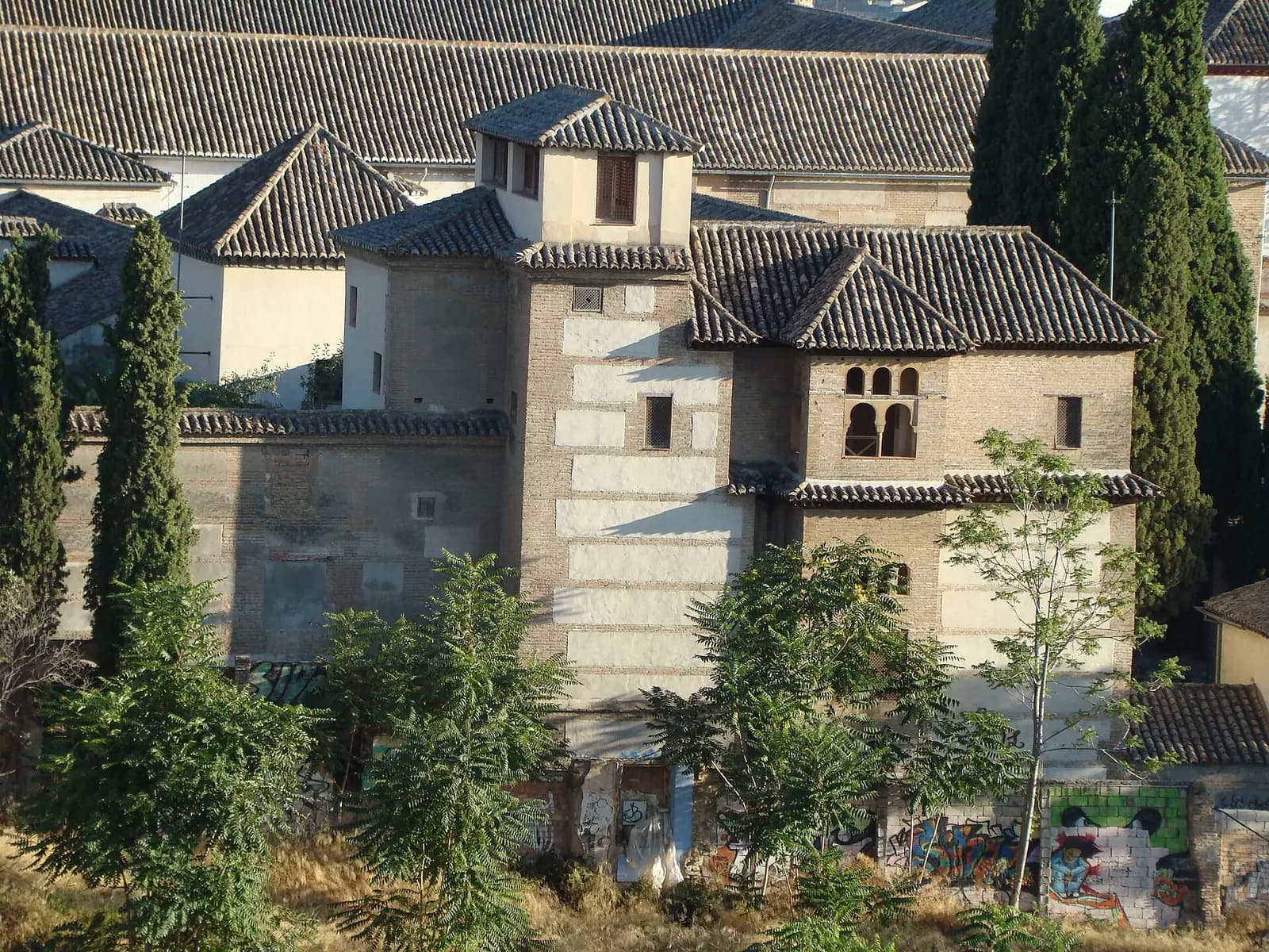 Albaicín'deki Dar al-Horra Sarayı'nın avlusu ve revakları