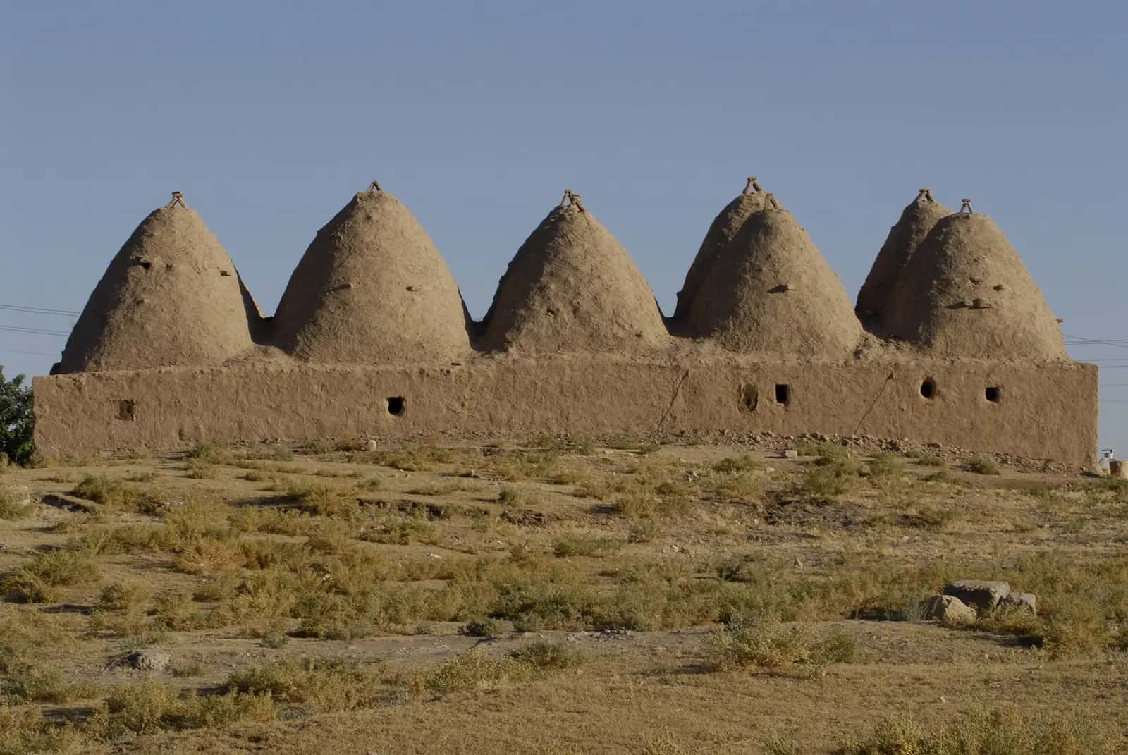 Harran'da yan yana dizilmiş konik kubbeli kerpiç kümbet evler