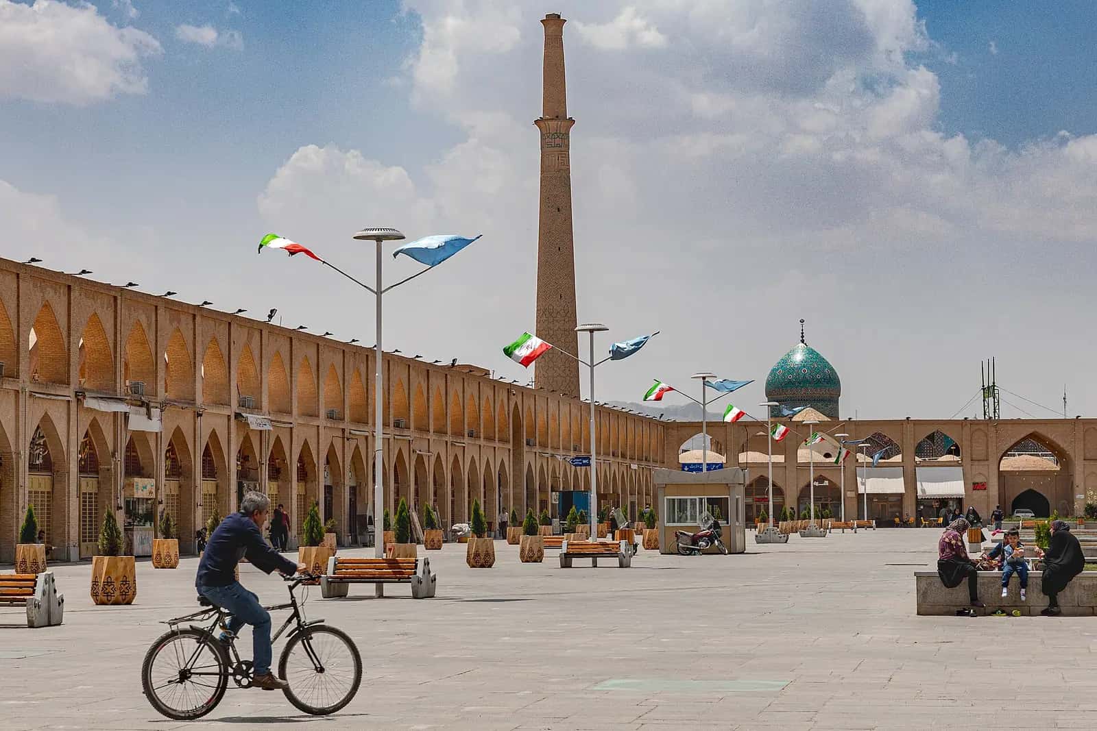 İsfahan'daki Ali Camii'nin 2024'teki görünümü.