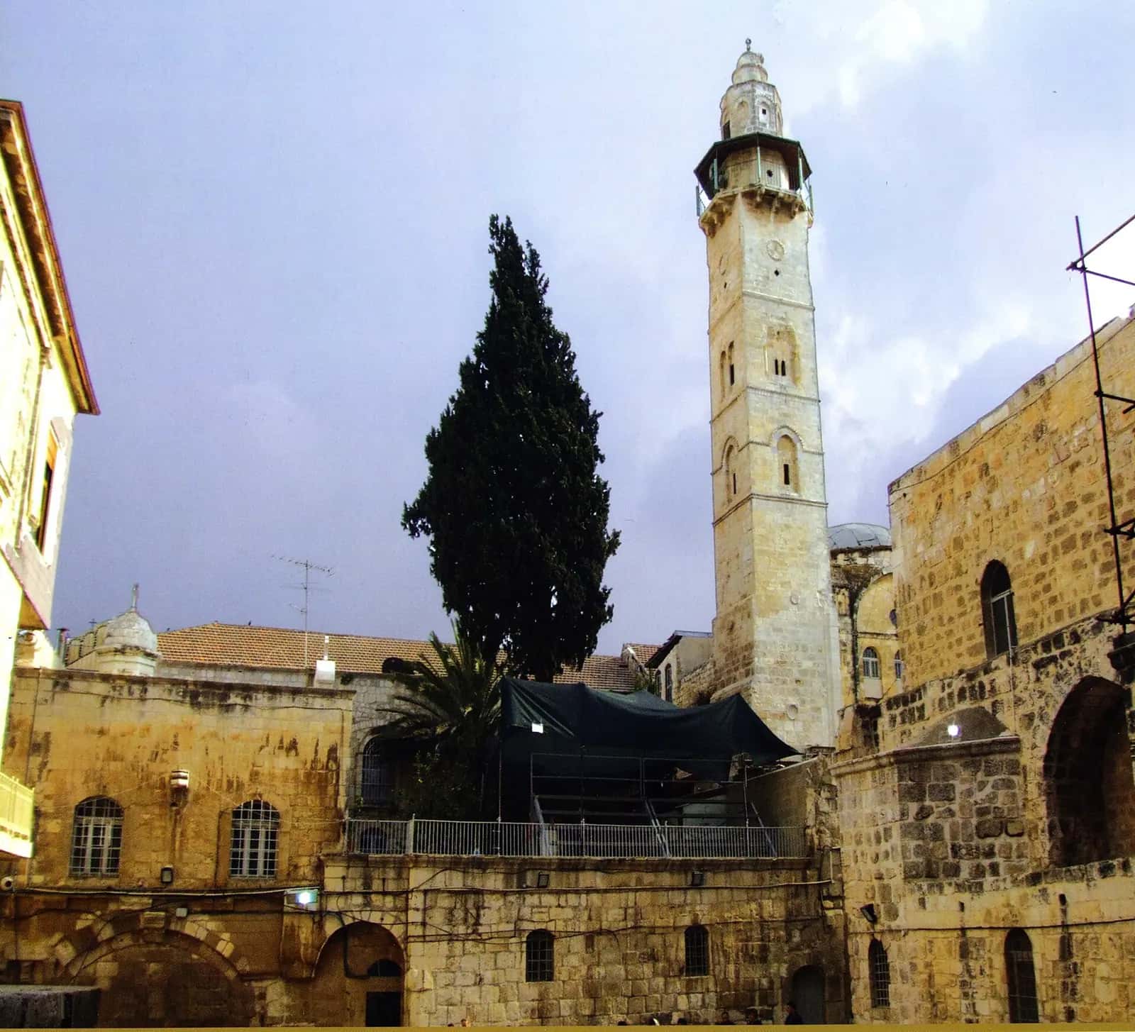 Kıyâme Kilisesi yanındaki Hz. Ömer Mescidi'nin taş minaresi