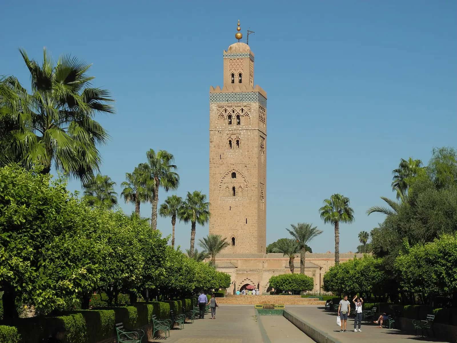 Marakeş'te Kutubiyye Camii'nin kare gövdeli yüksek minaresi