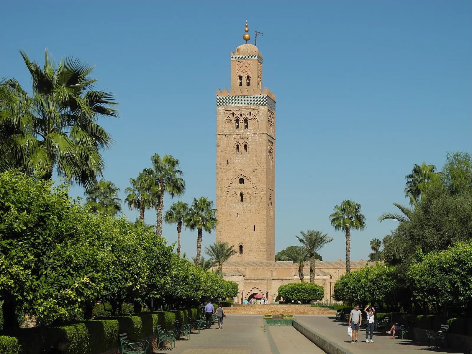 Marakeş'te Kutubiyye Camii'nin kare gövdeli yüksek minaresi