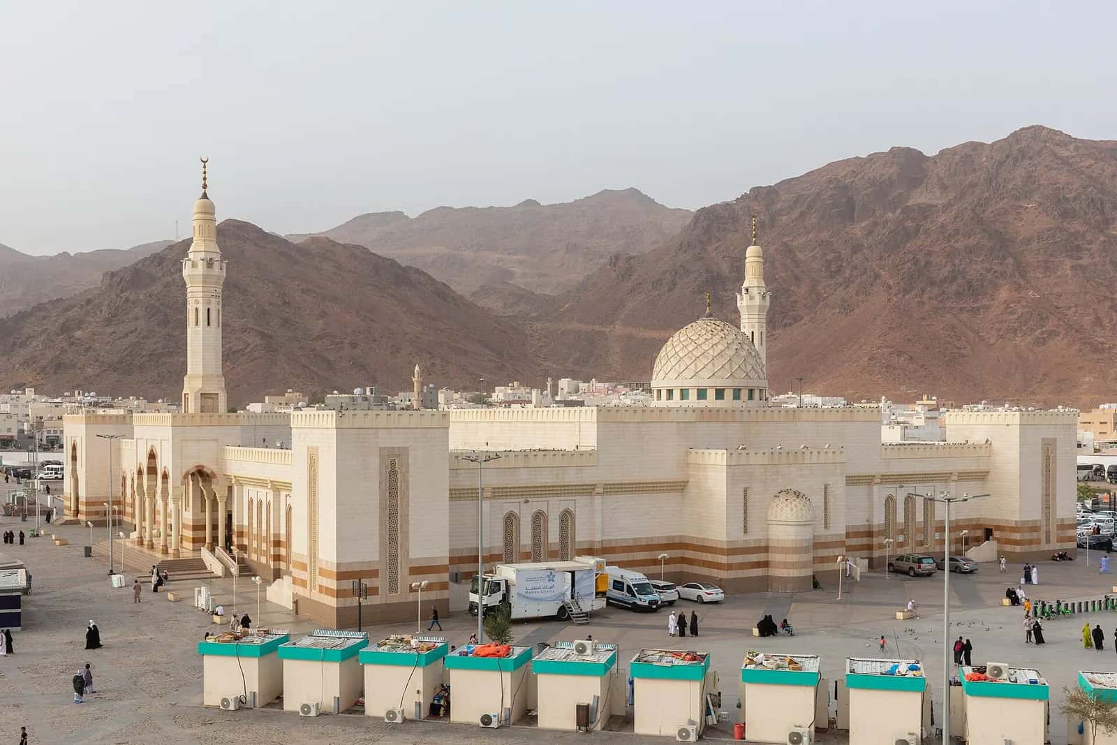 Uhud Şehitliği'nin yanındaki Seyyidü'ş-Şühedâ Camii