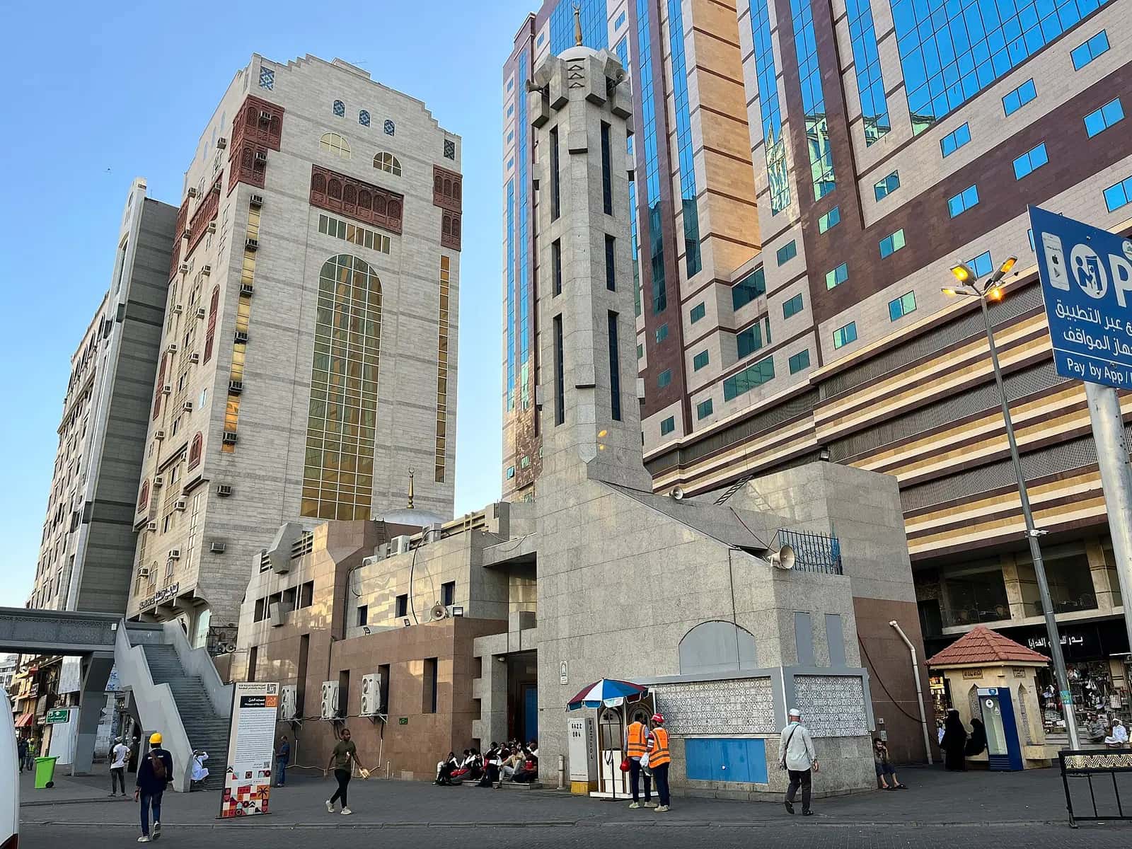 Mekke'deki Cin Mescidi'nin minareli cephesi