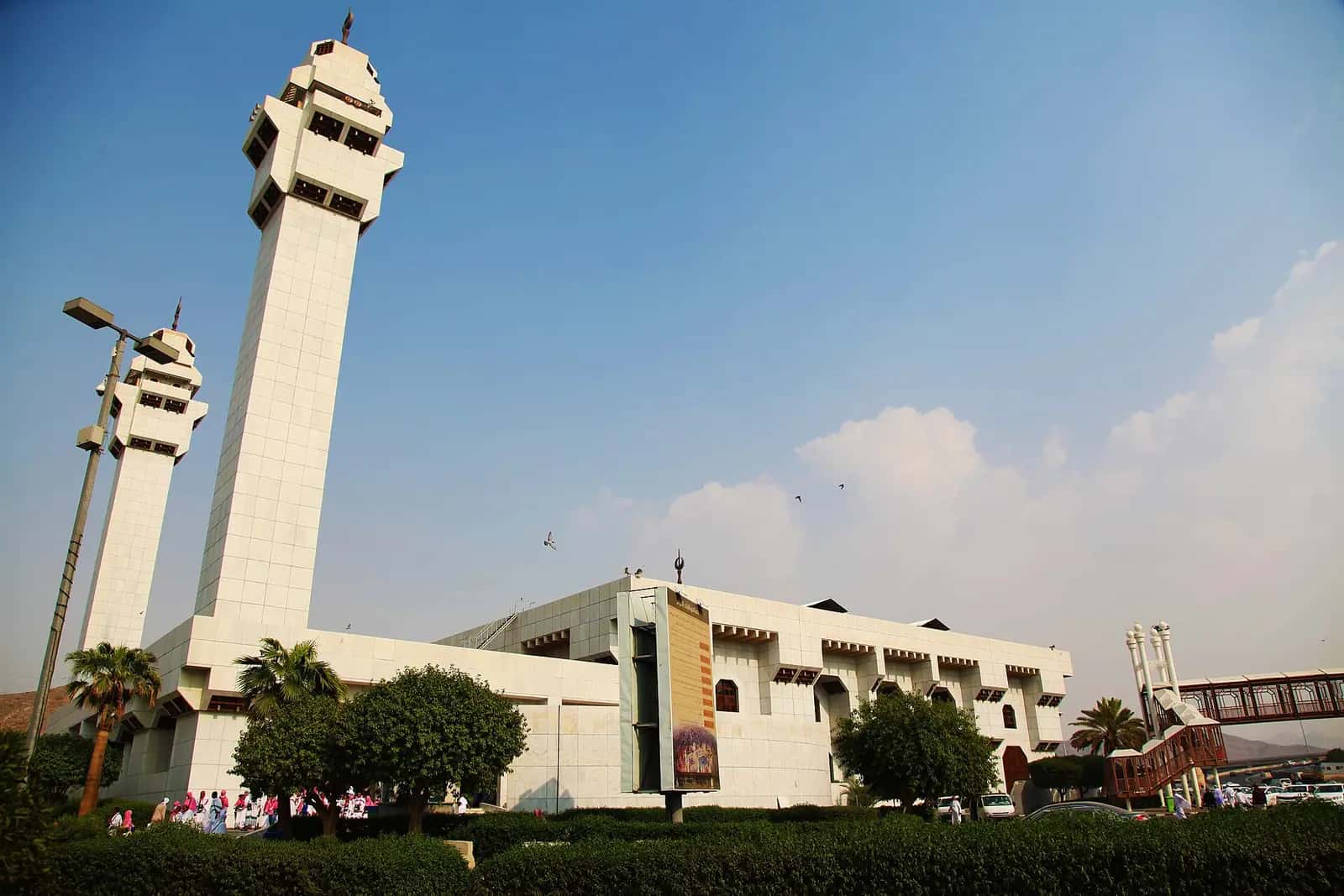 Ten'îm'deki Mescid-i Âişe ve minareleri