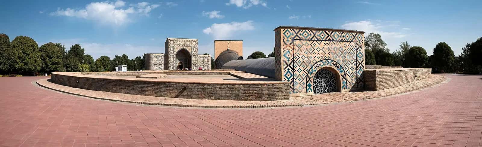 Uluğ Bey Rasathanesi'nin kazı alanı ve meridyen yayının korunduğu giriş yapısı